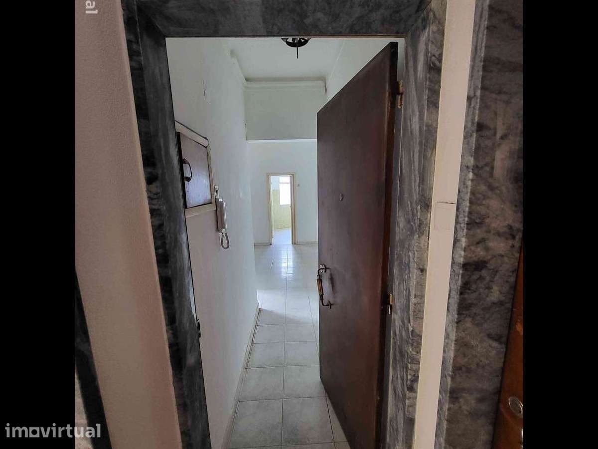 Oportunidade de investimento - para reabilitar em Almada - 55m2 - Grande imagem: 3/22