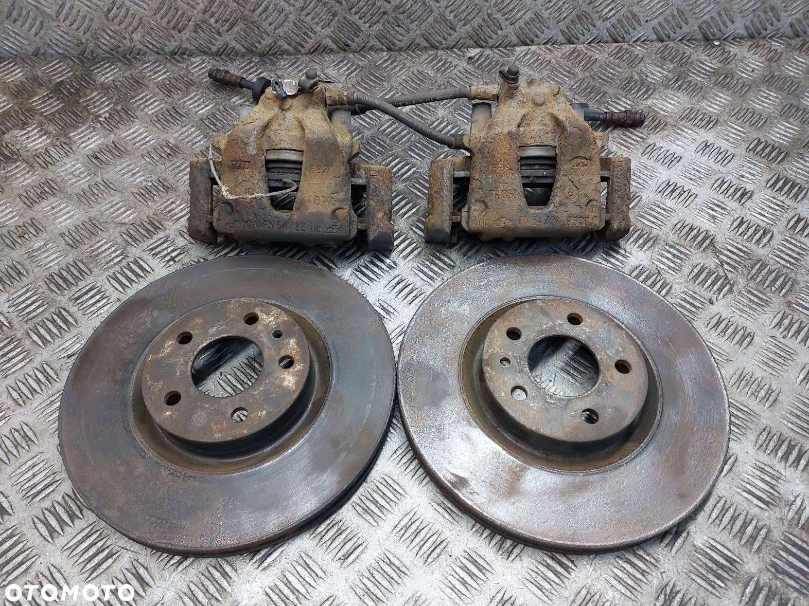 TARCZE HAMULCOWE PRZÓD + KLOCKI ZACISKI ALFA ROMEO 147 I LIFT 1.6 16V - 1