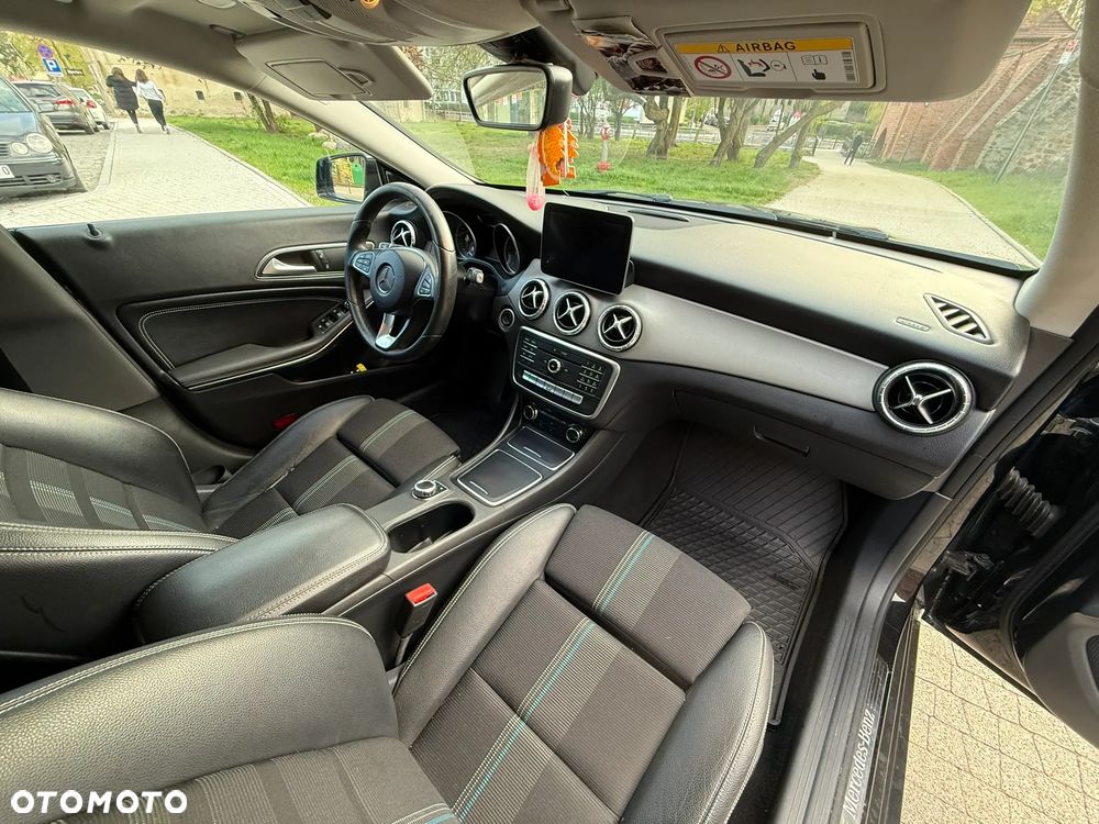 Mercedes-Benz CLA 180 7G-DCT - 9