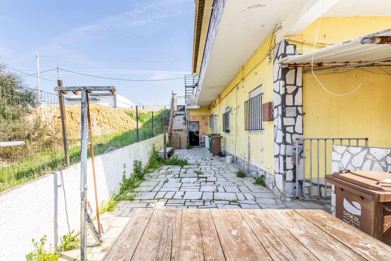 Moradia T6 com elevado potencial de rentabilidade em Fernão Ferro - Grande imagem: 2/32