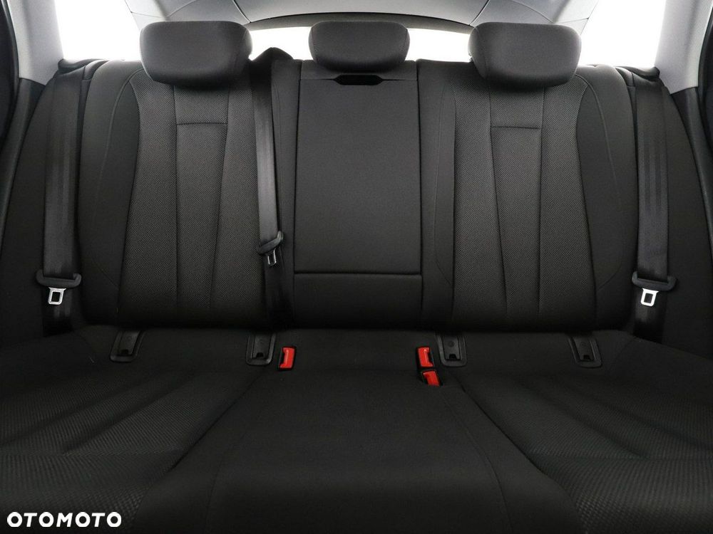 Audi A4 Avant 30 TDI mHEV S tronic - 19