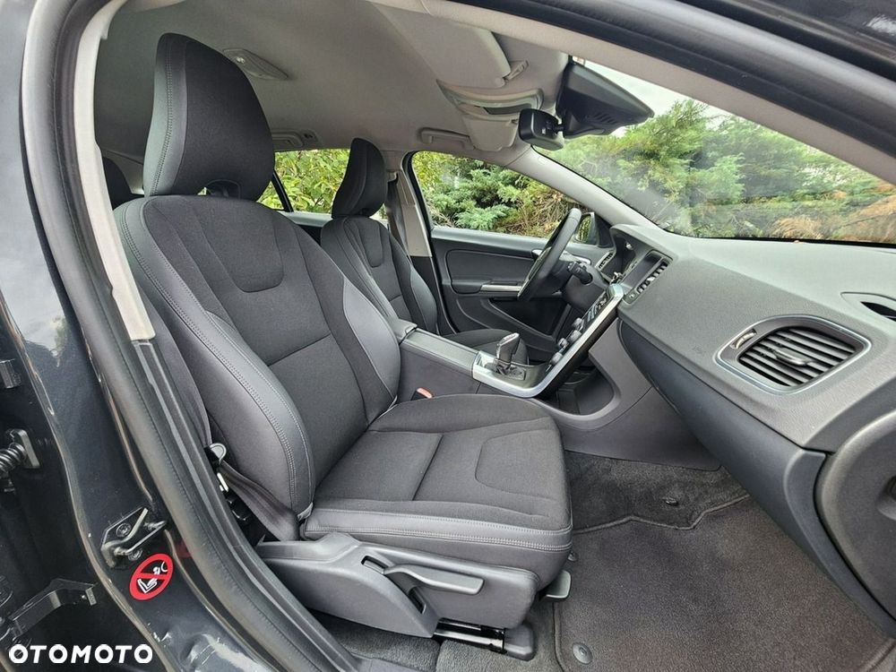 Volvo V60 D4 Geartronic Momentum - 9