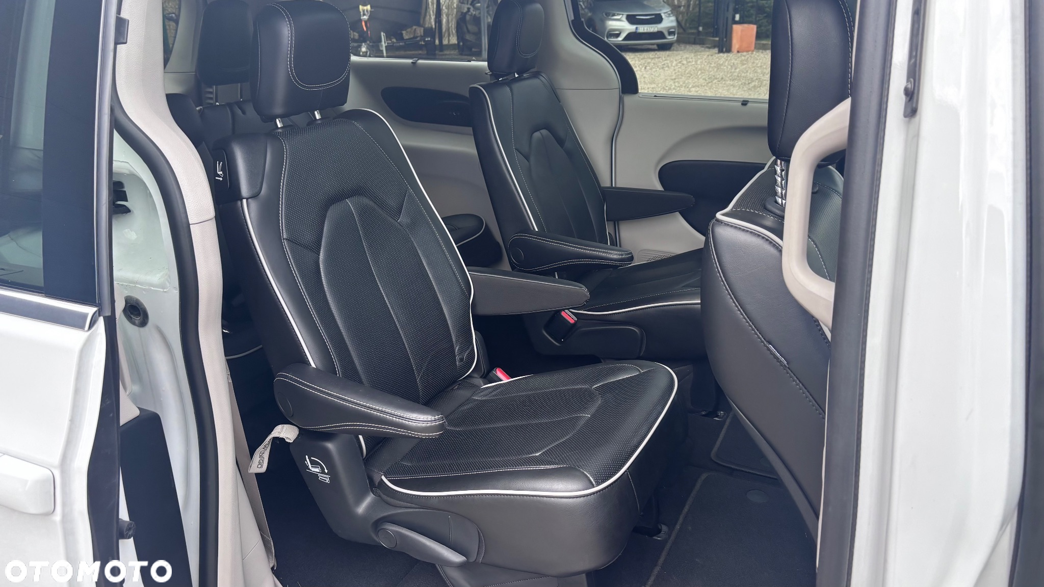 Chrysler Pacifica - 23