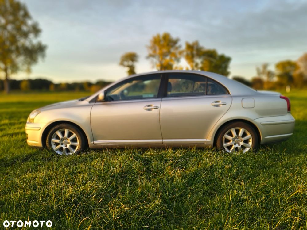 Toyota Avensis 2.2 D-4D Sol Platinium - 4
