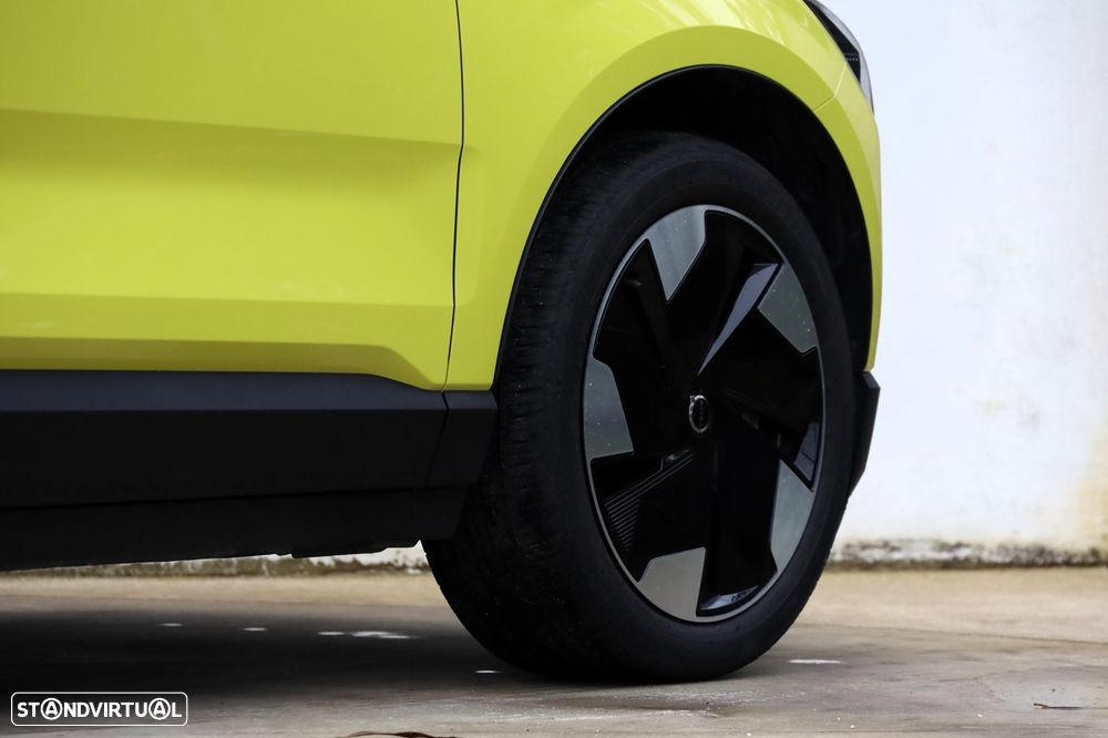 Volvo EX30 69 kWh Single Motor Extended Range Plus - 30