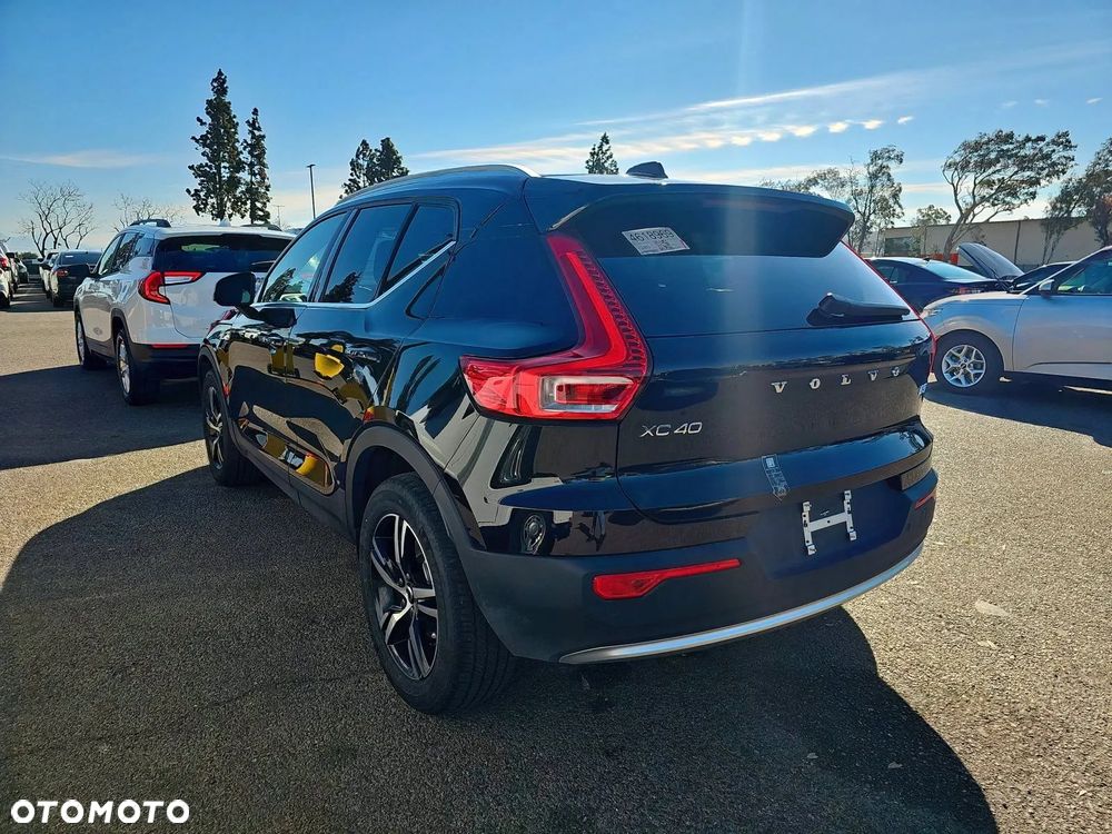 Volvo XC 40 B5 B AWD Geartronic Inscription - 4