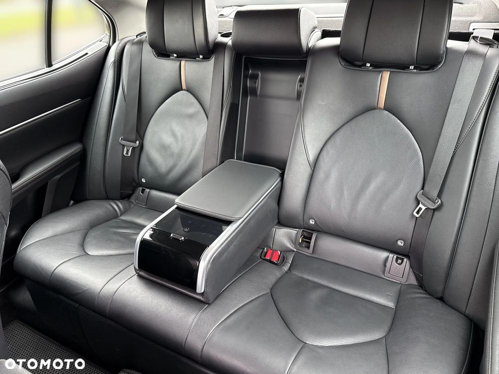 Toyota Camry 2.5 Hybrid Executive CVT - 16
