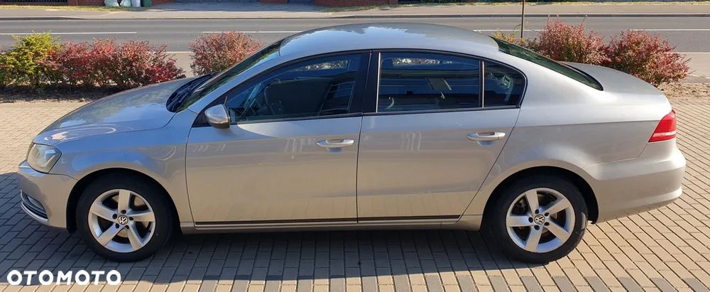 Volkswagen Passat - 4