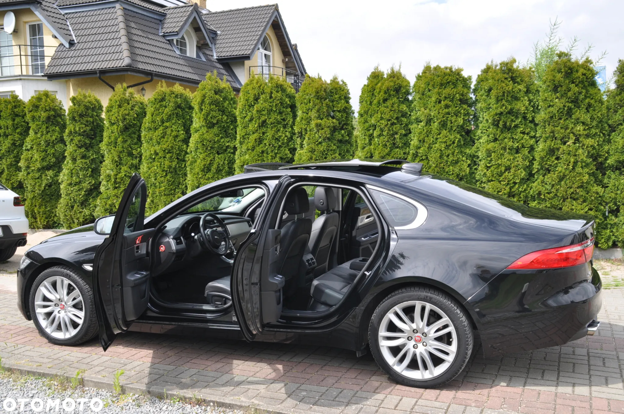 Jaguar XF 20d Sportbrake R-Sport - 30