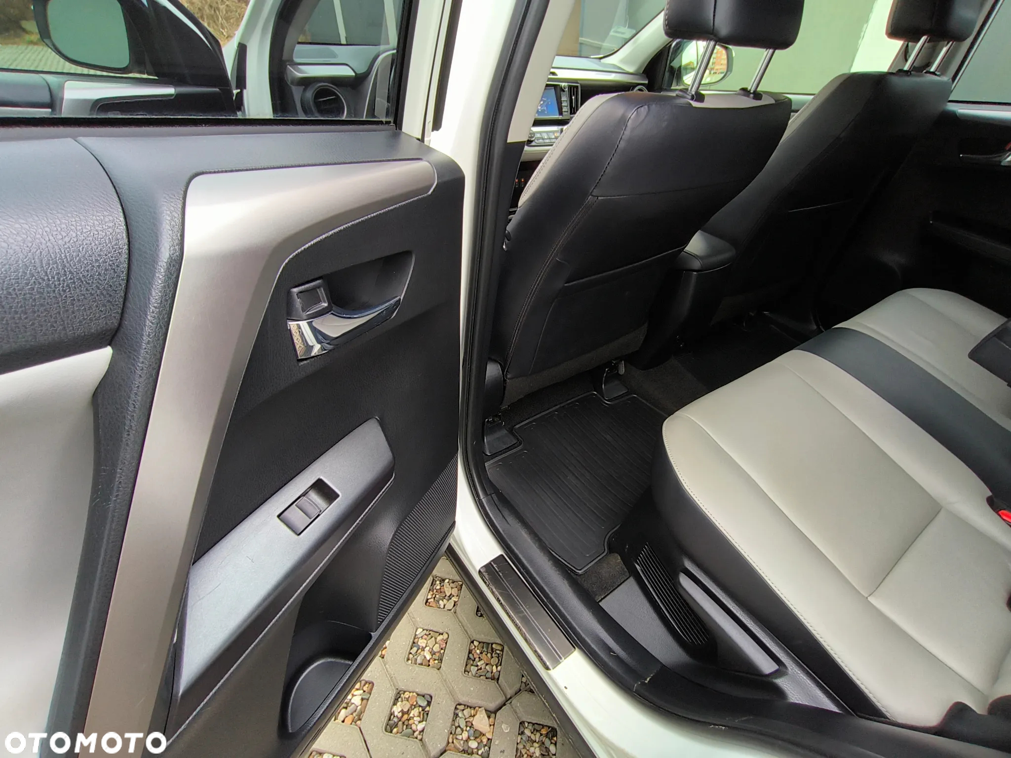 Toyota RAV4 - 23