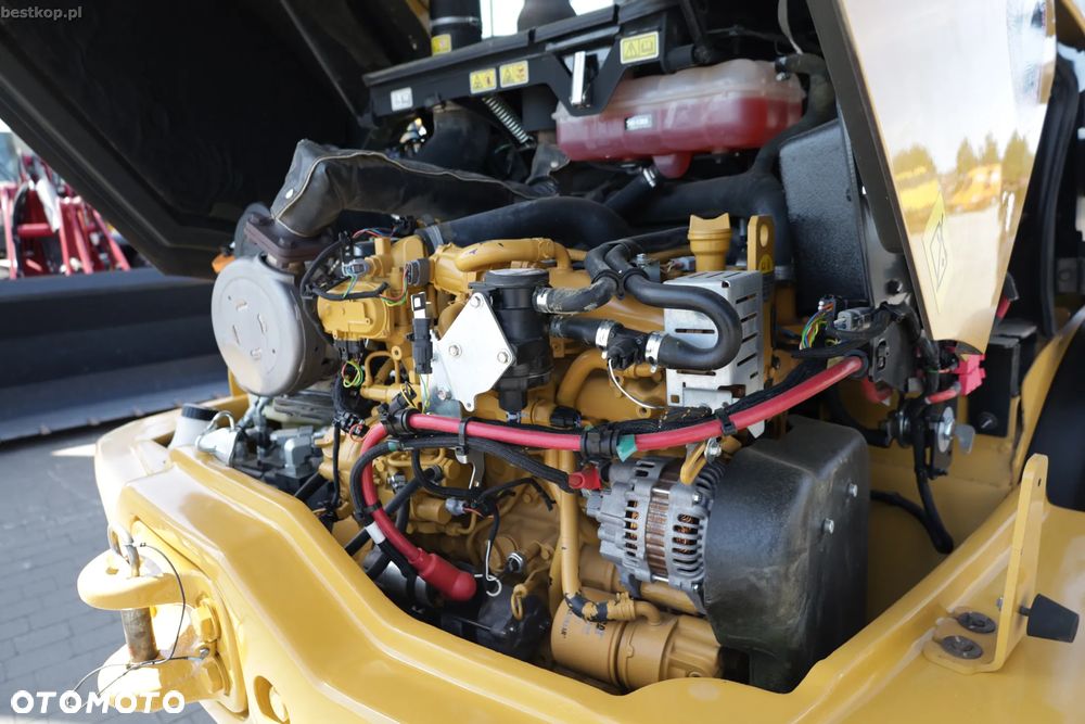 Caterpillar CAT 906M - 33