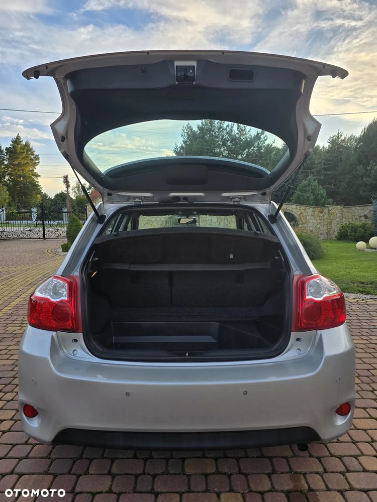 Toyota Auris 1.8 HSD Sol - 32