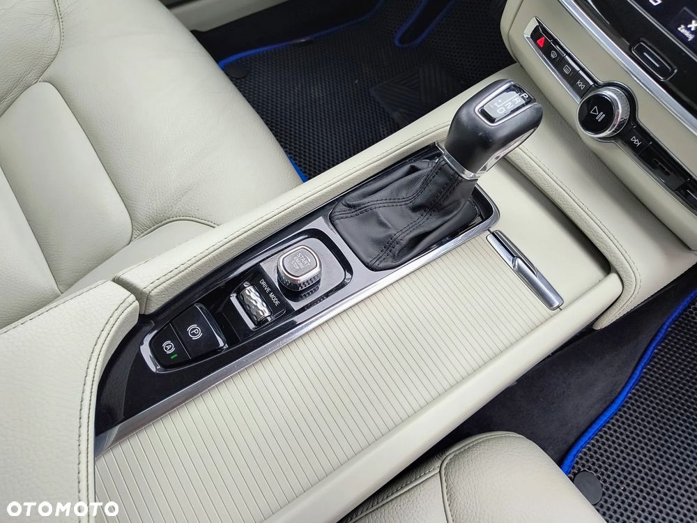 Volvo V90 D4 Momentum Pro - 18