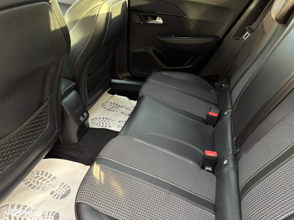 Peugeot 2008 1.2 PureTech Allure EAT8 - 29