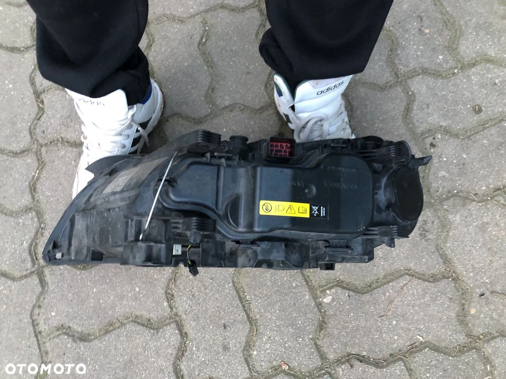 VOLVO XC70 V70 S80 XENON LAMPA PRAWY PRZÓD 31283916 - 5