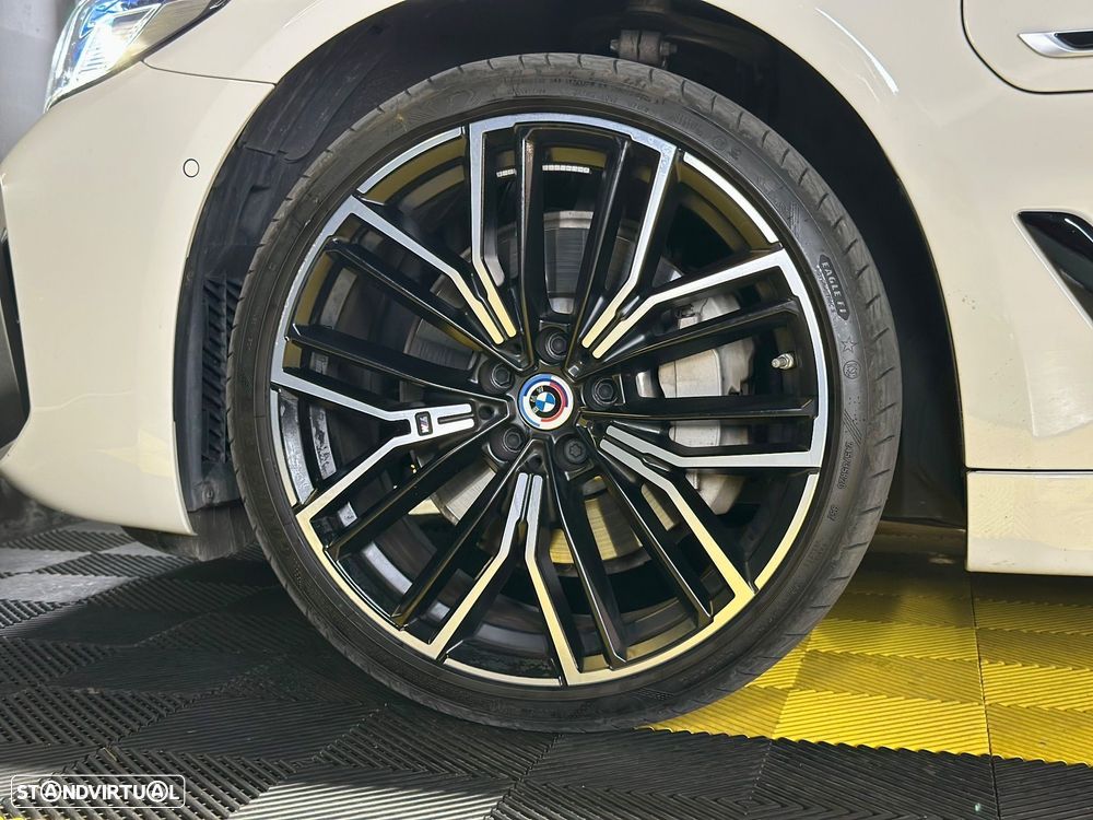 BMW 530 e Pack M - 13