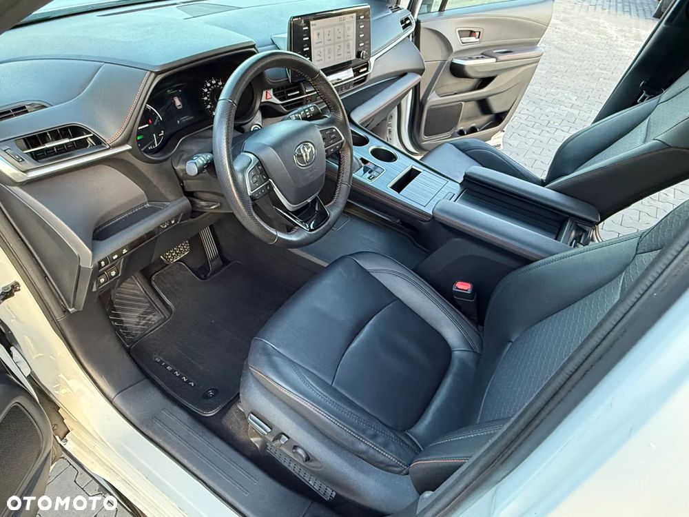 Toyota Sienna - 10