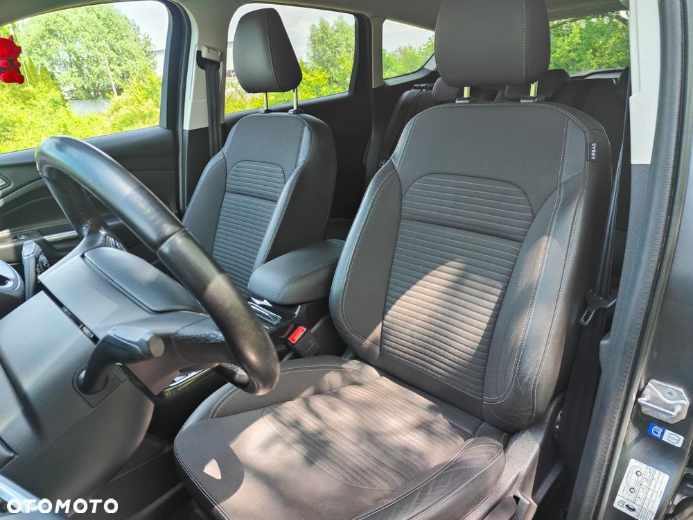 Ford Kuga - 13