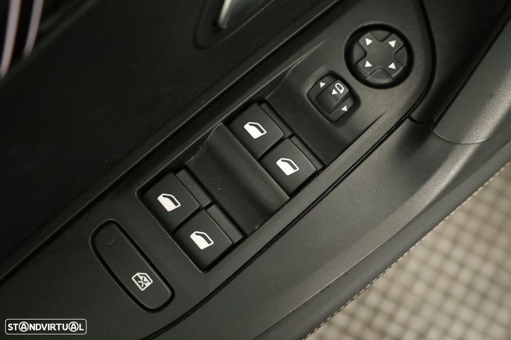 Peugeot 2008 1.2 PureTech Allure - 20