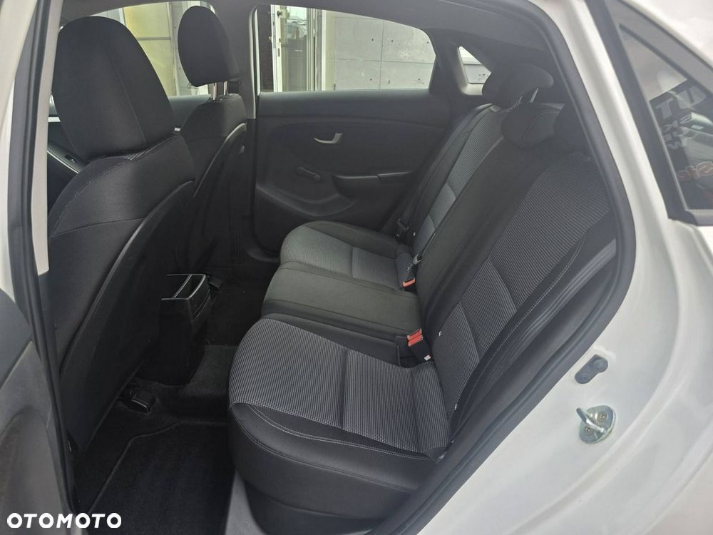 Hyundai i30 1.6 D Classic + - 25