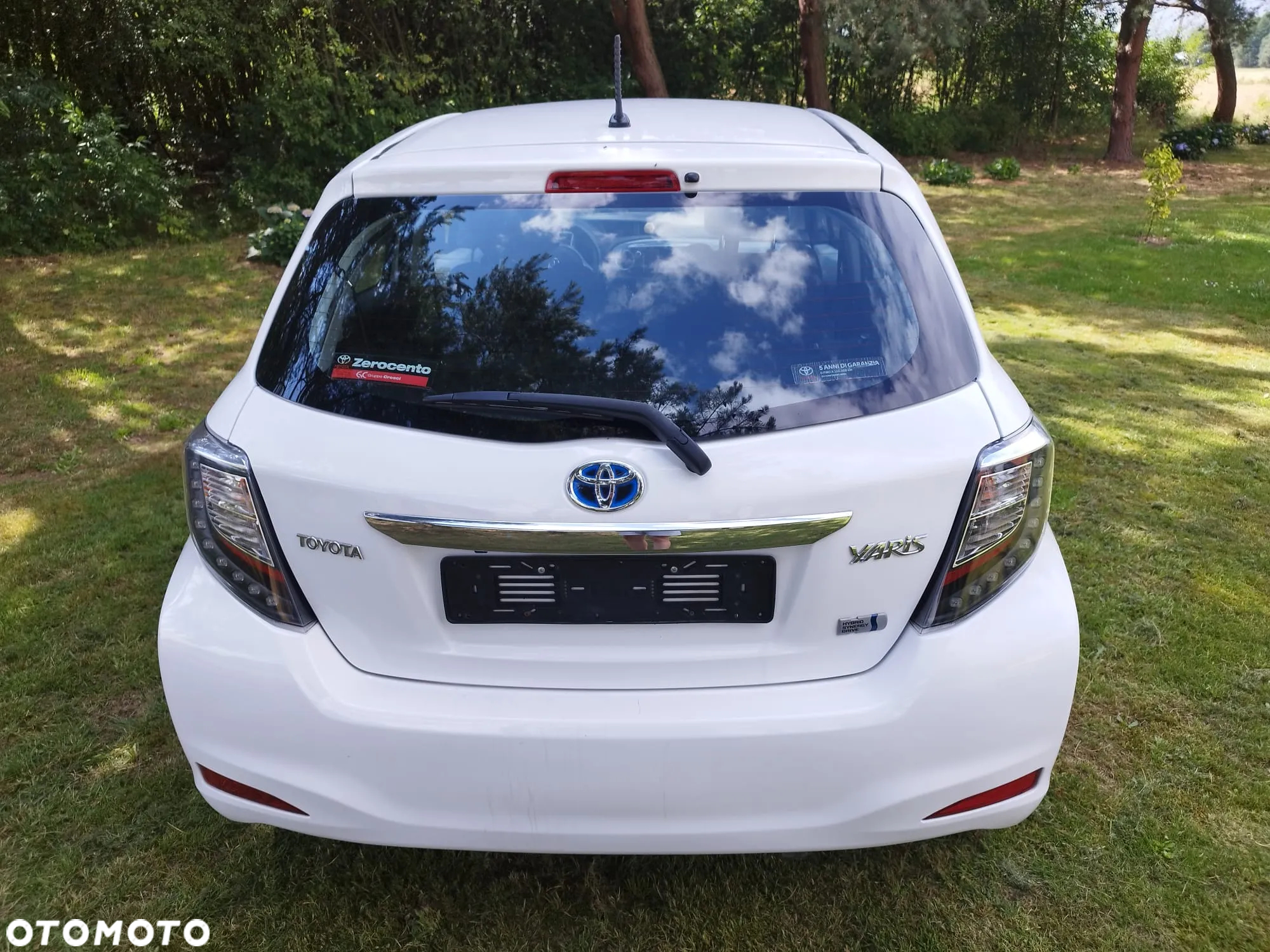 Toyota Yaris Hybrid 100 Active - 4