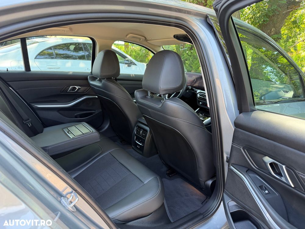 BMW Seria 3 320i xDrive AT - 22