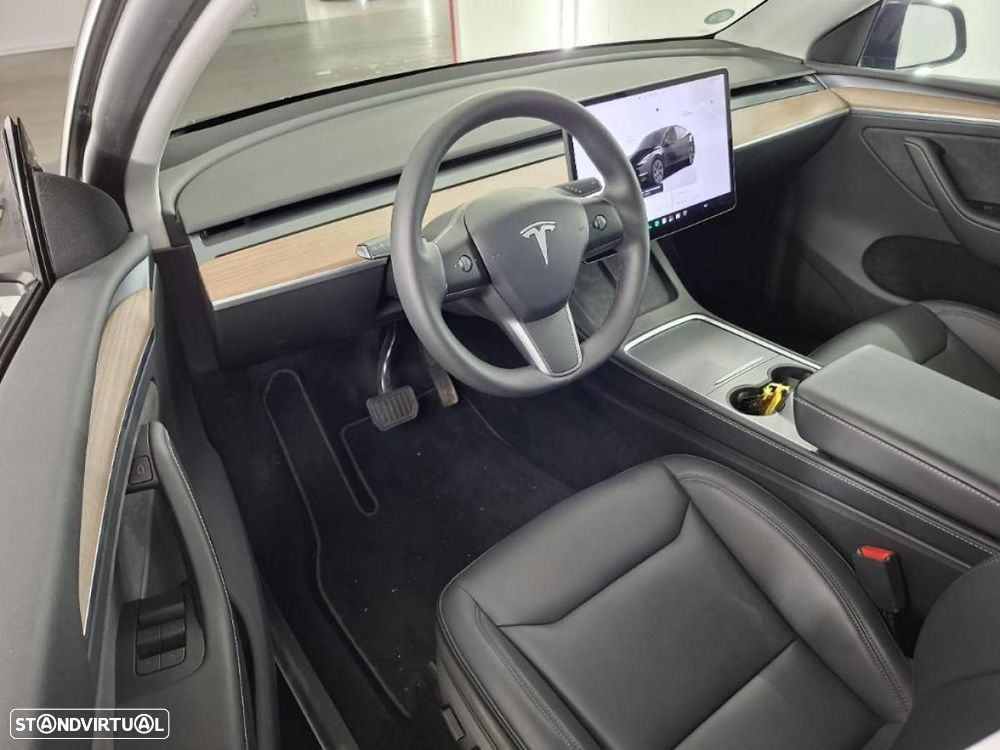 Tesla Model Y Standard RWD - 5