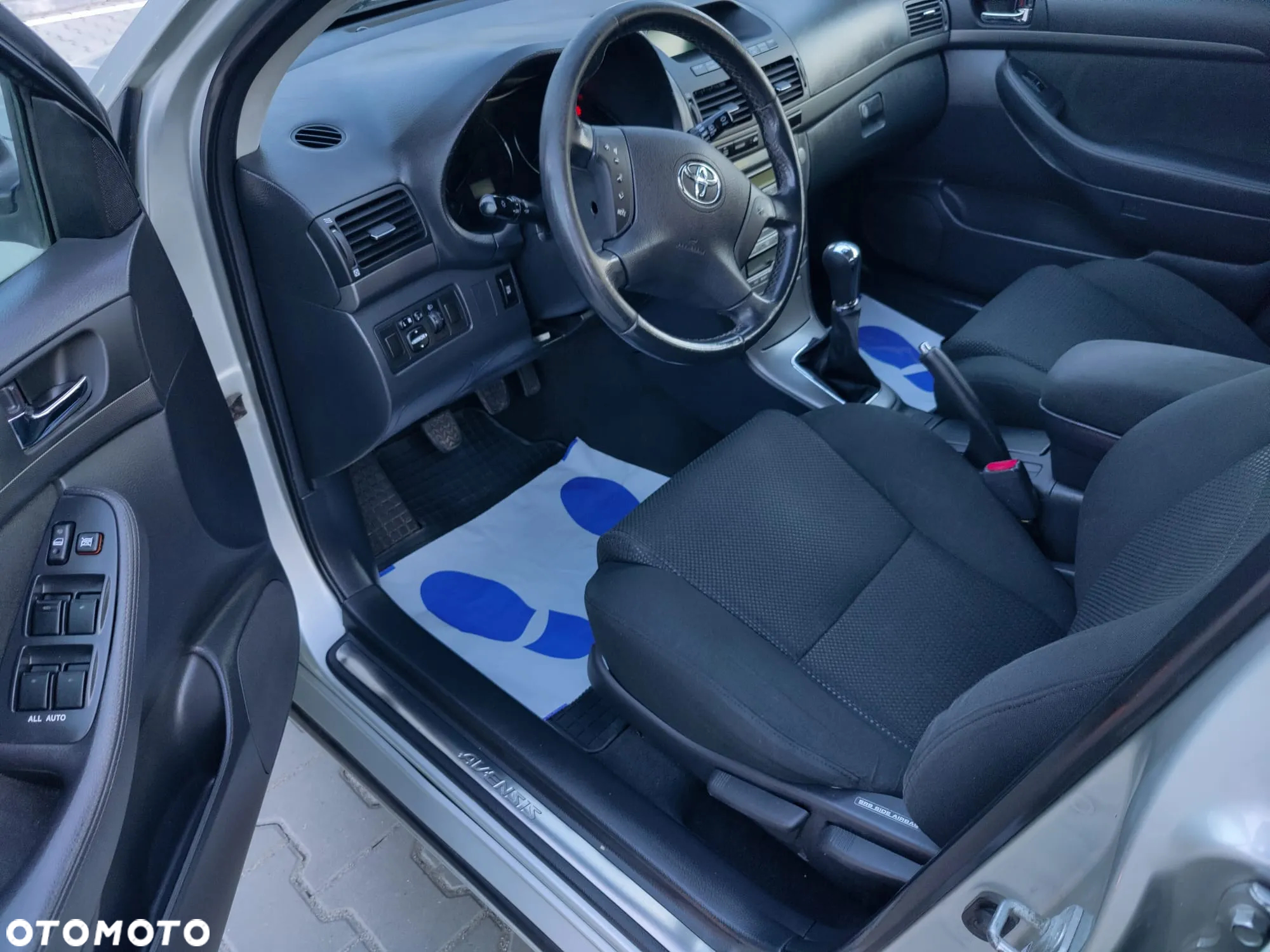 Toyota Avensis - 8