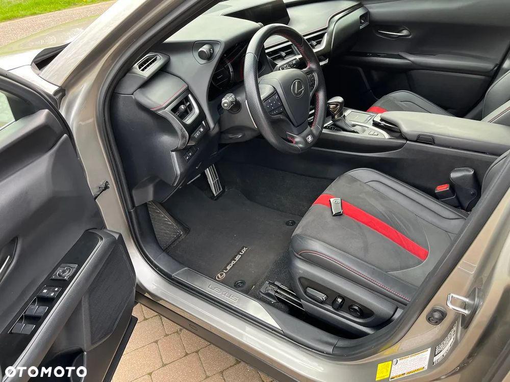 Lexus UX 250h (E-FOUR) Executive Line - 17