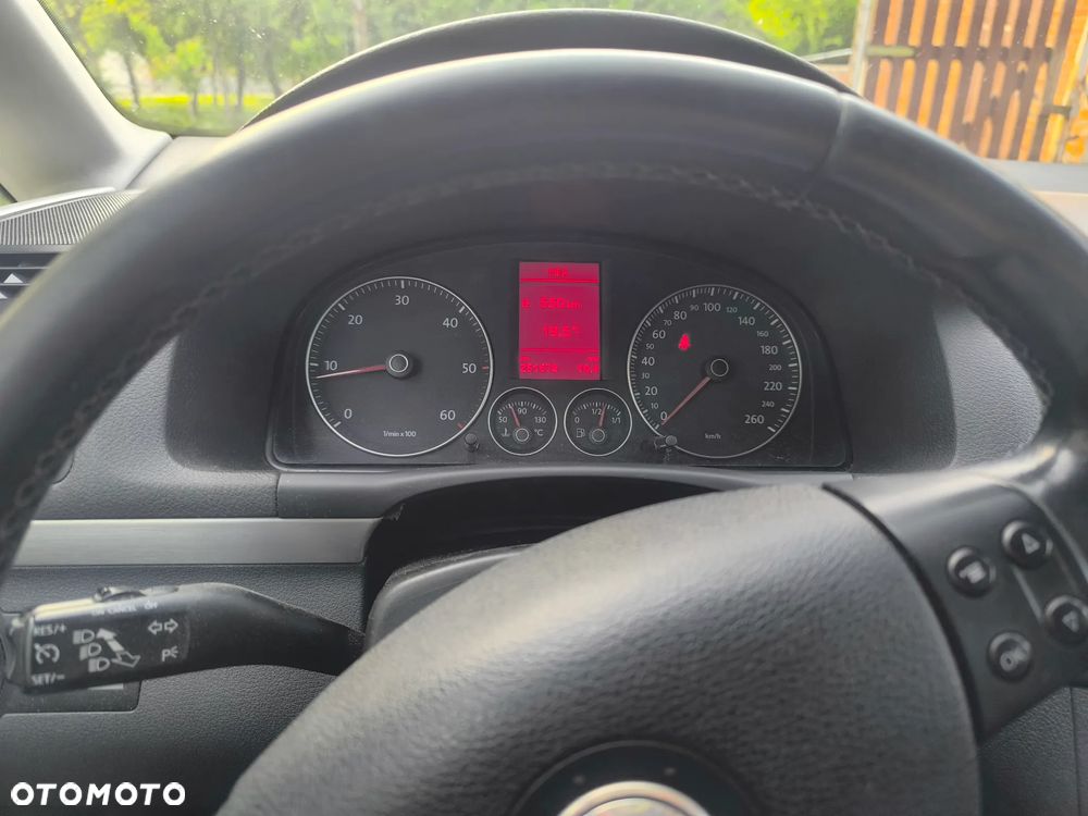 Volkswagen Touran 2.0 TDI DPF Trendline - 17