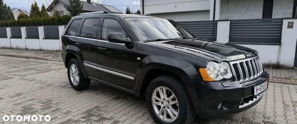 Jeep Grand Cherokee - 23
