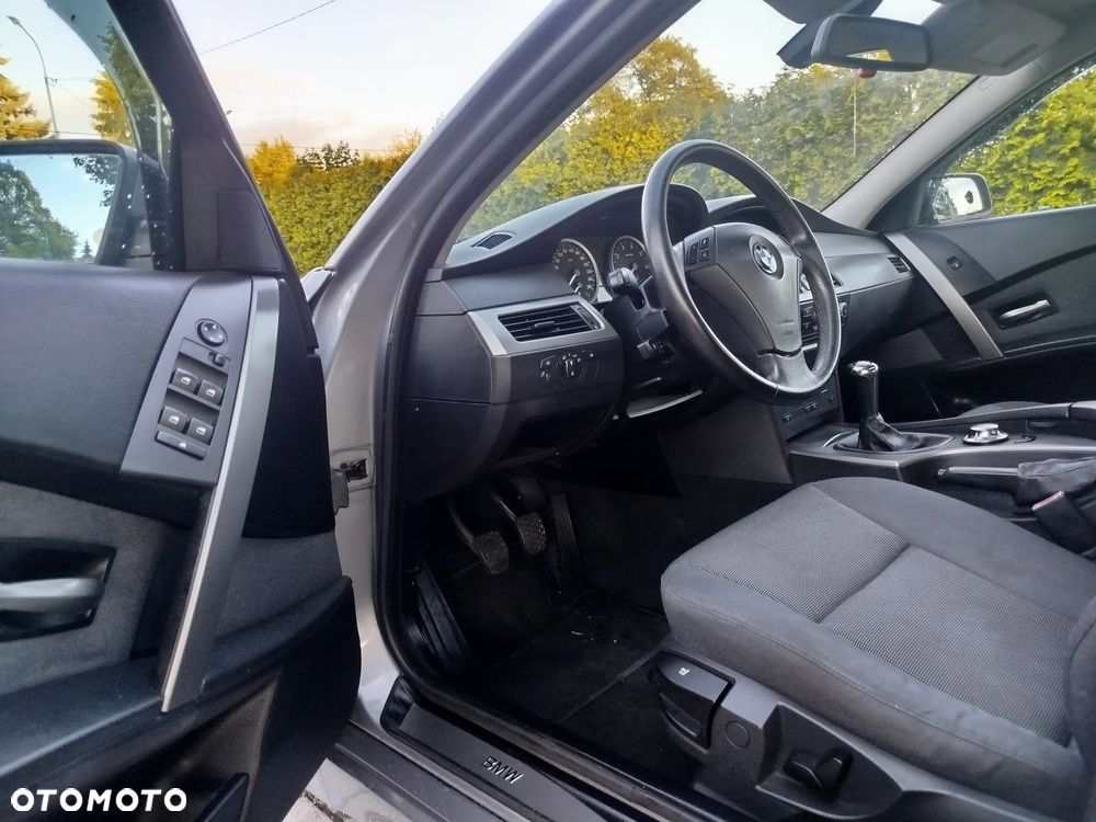 BMW Seria 5 520i - 15