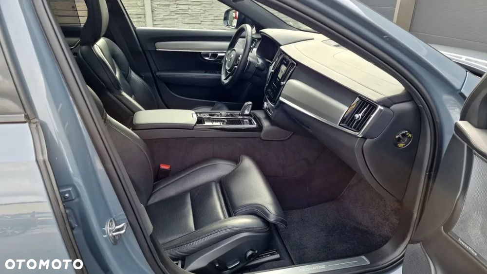 Volvo V90 T8 AWD Plug-In Hybrid R-Design - 25