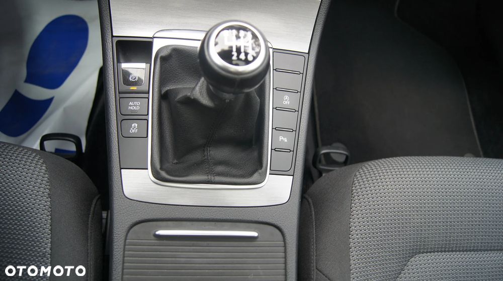 Volkswagen Passat Variant 2.0 TDI BlueMotion Technology Exclusive - 29