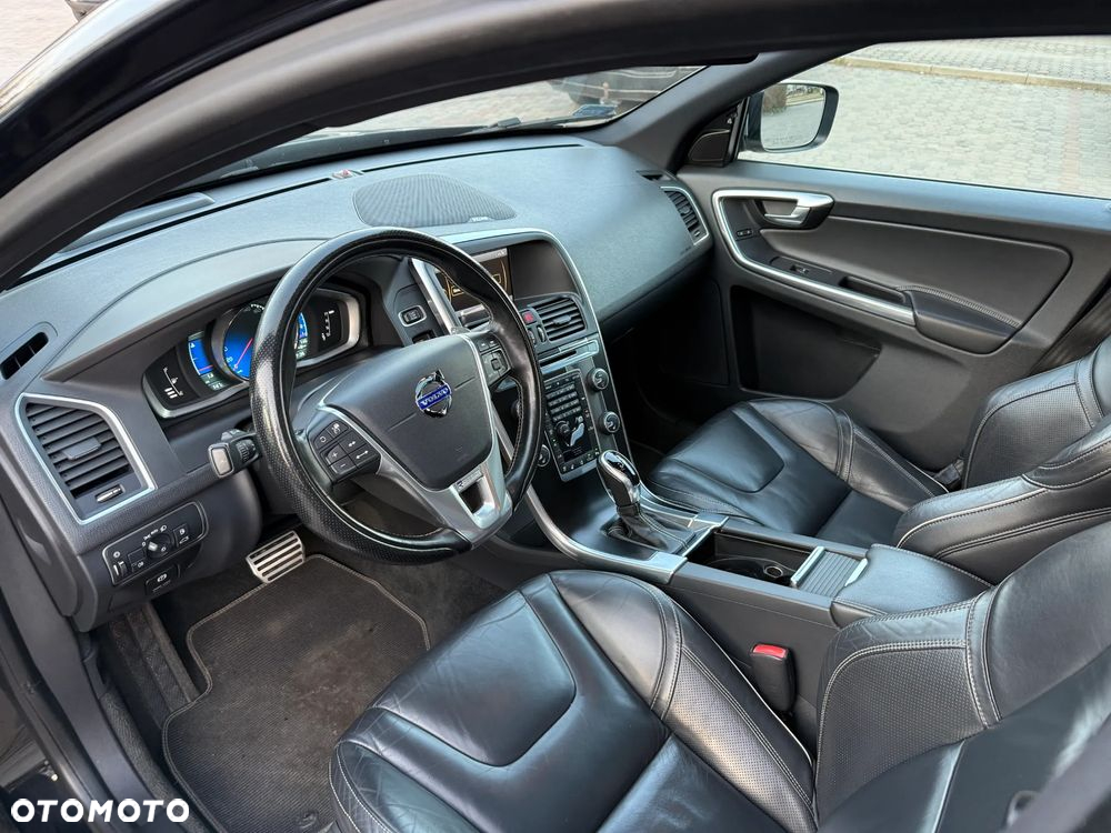 Volvo XC 60 T6 AWD R-Design Summum - 16