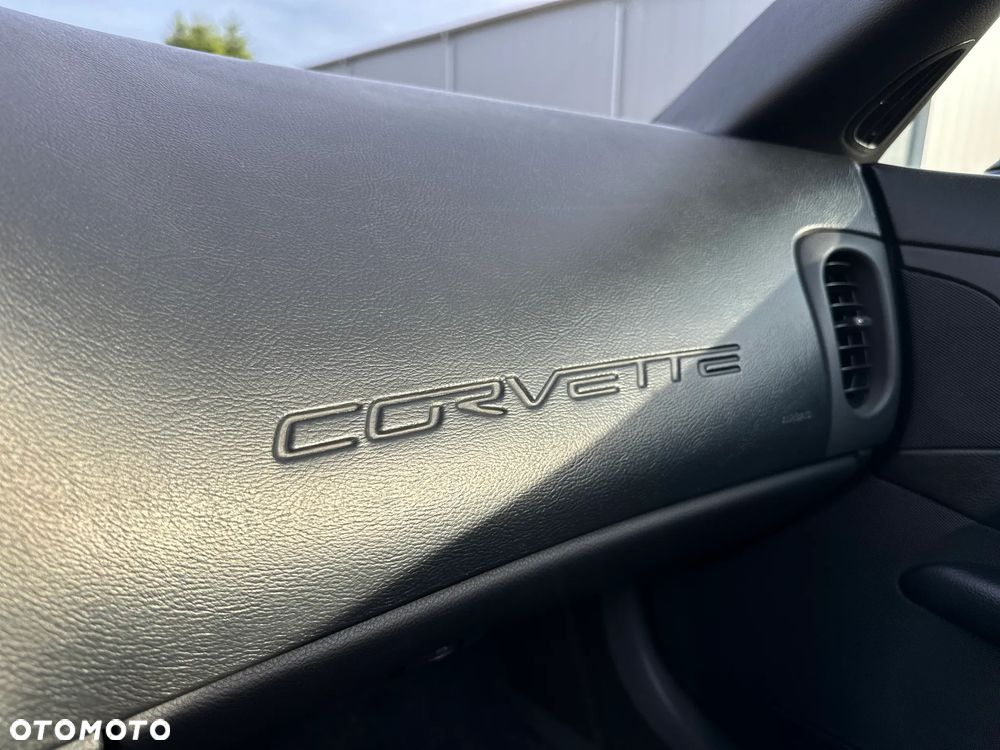 Chevrolet Corvette - 21