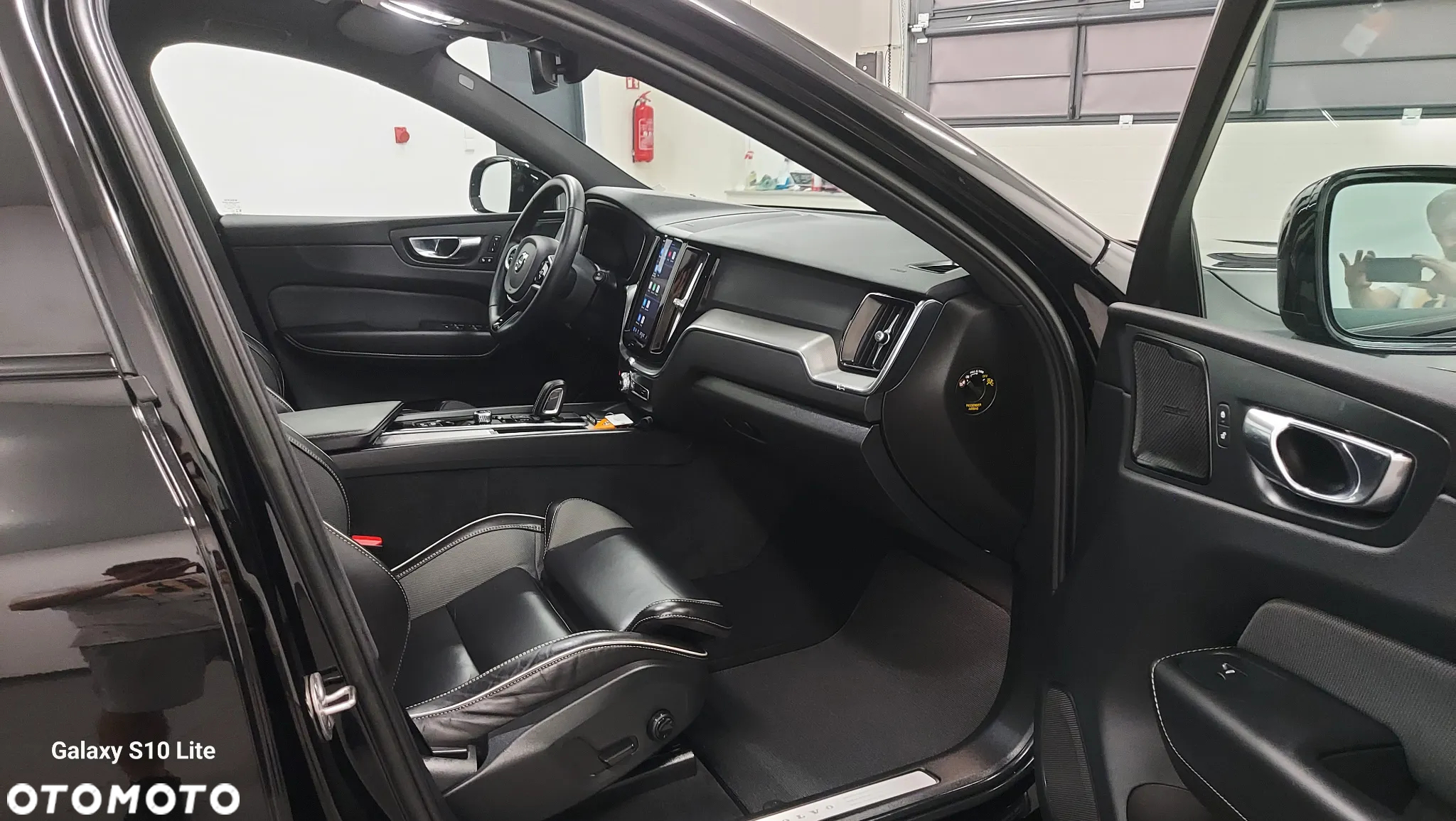 Volvo XC 60 B4 D Plus Dark - 8
