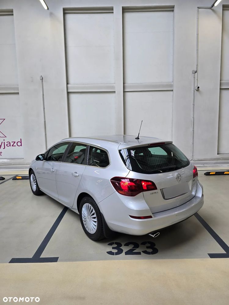 Opel Astra 2.0 CDTI DPF Cosmo - 12