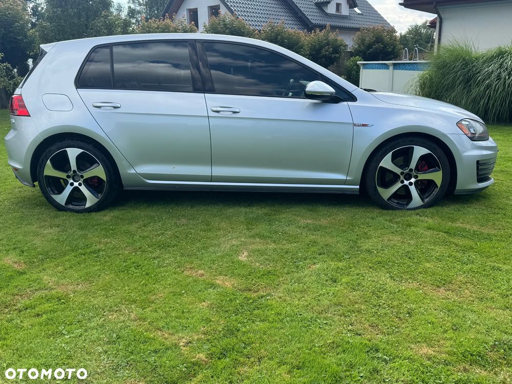 Volkswagen Golf VI 2.0 TSI GTI - 2