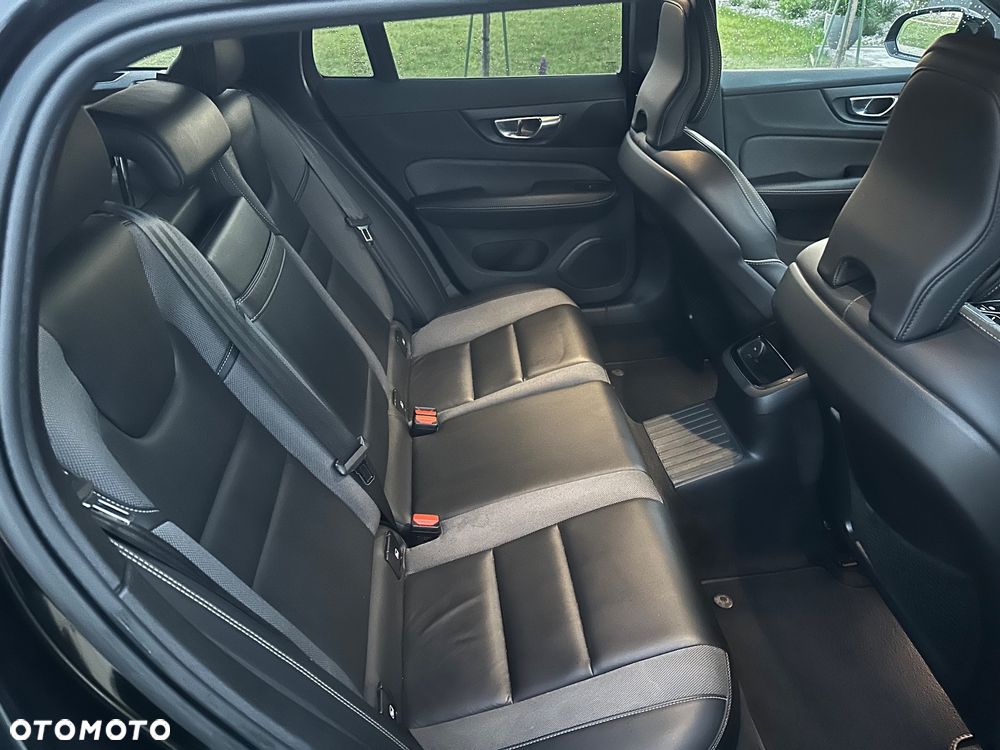 Volvo V60 T6 AWD Recharge Geartronic RDesign - 36