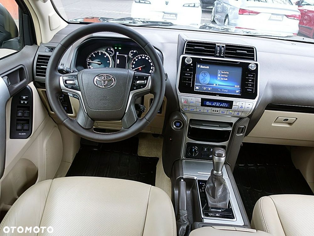 Toyota Land Cruiser - 17