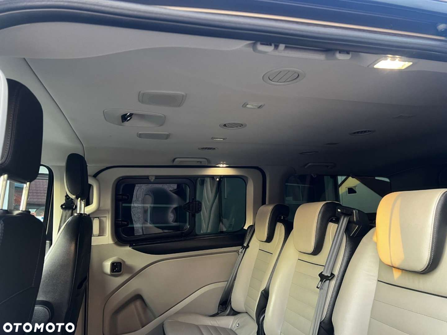 Ford Tourneo Custom - 31