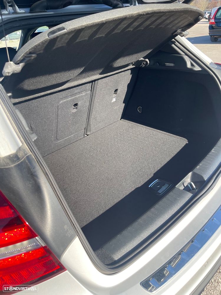 Mercedes-Benz GLA 180 d AMG Line - 12