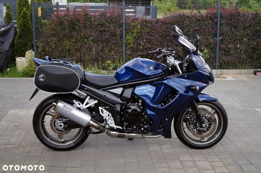 Suzuki GSX - 6