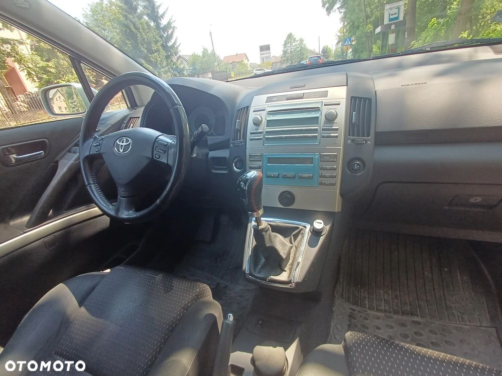 Toyota Corolla Verso 1.8 Premium + - 12