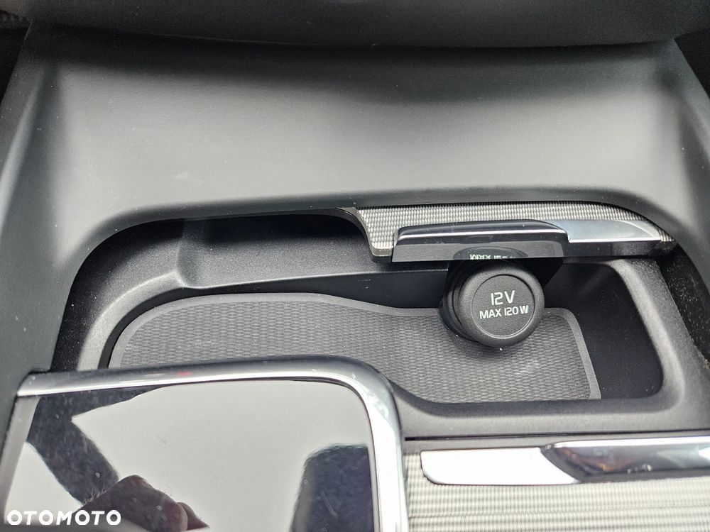 Volvo V60 B4 B Plus Dark - 24