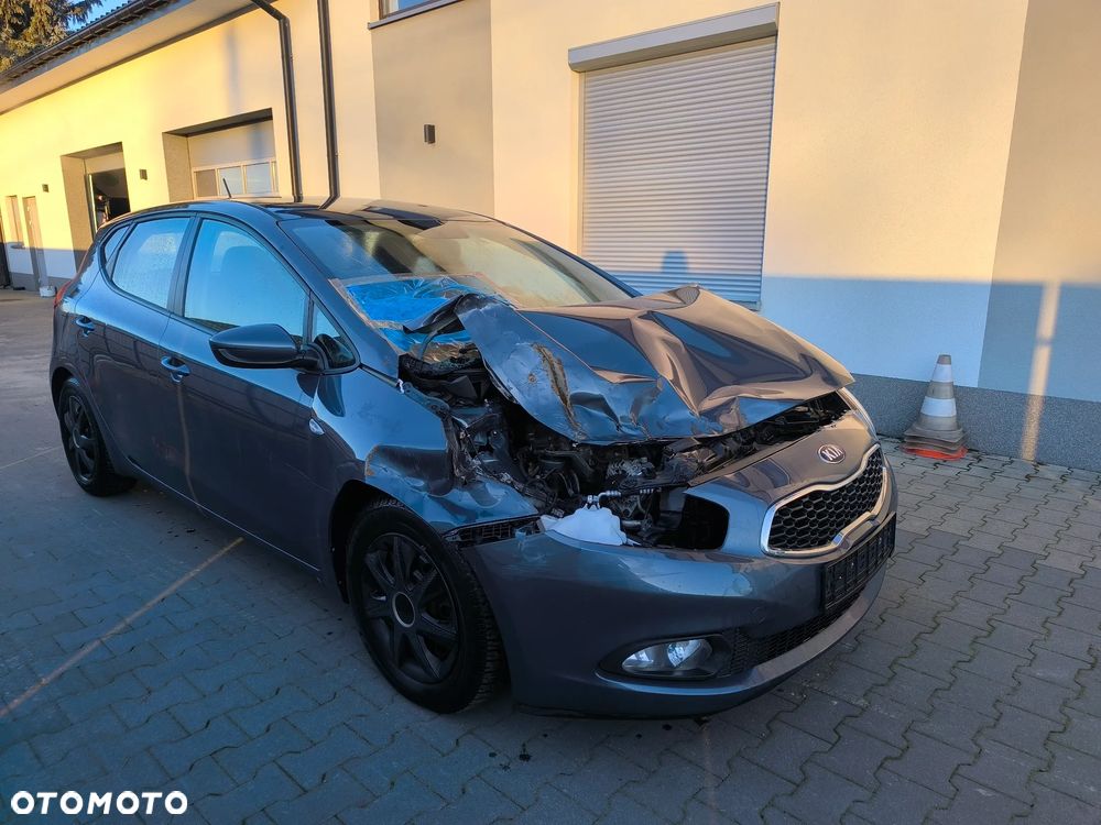Kia Ceed 1.4 CVVT Dream-Team Edition - 6