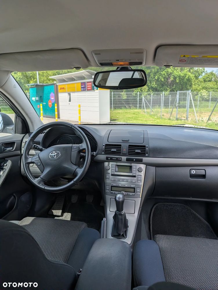 Toyota Avensis 1.8 VVT-i - 9