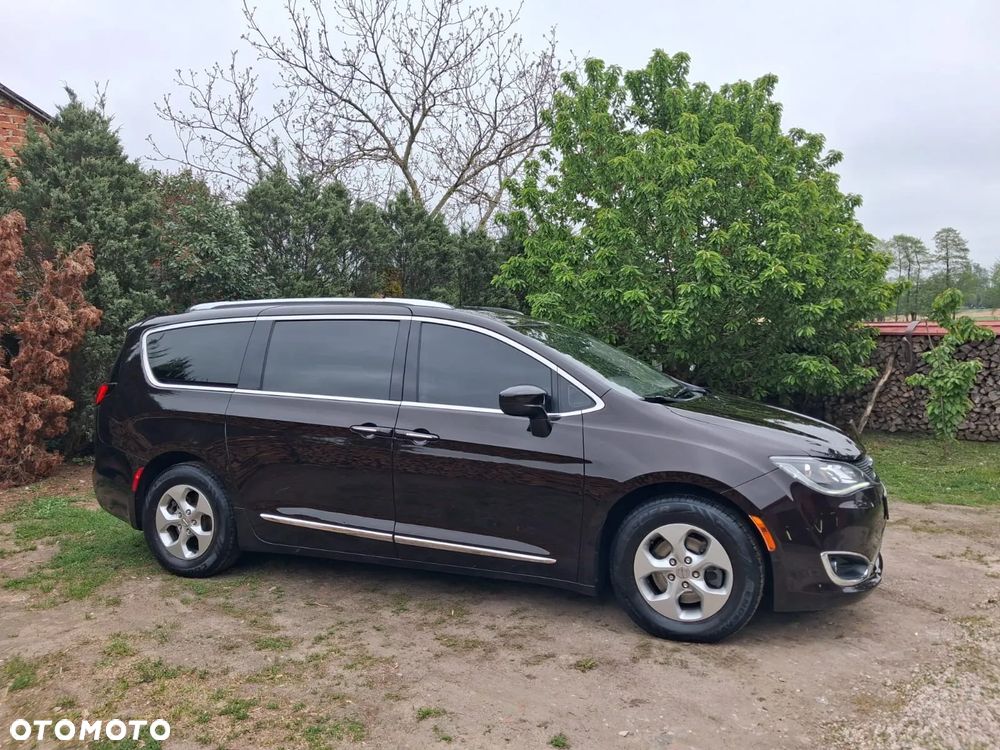 Chrysler Pacifica - 5