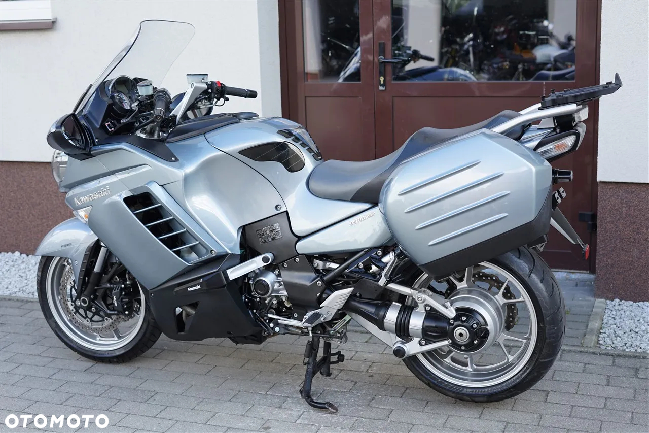 Kawasaki GTR - 19